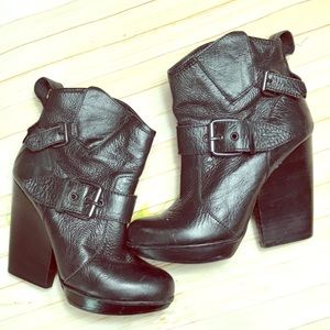 BLACK BOOTIES DOLCE VITA size 6